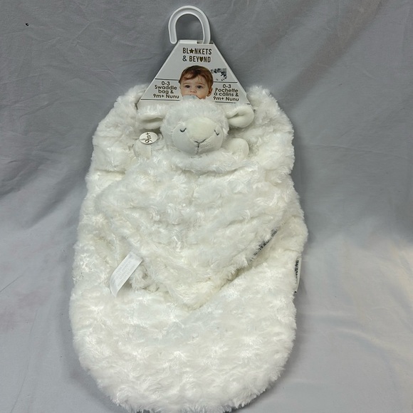 Blankets & Beyond - NWT - Newborn baby Swaddle and Nunu. Size 0-3 momths - Picture 1 of 5
